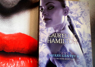 Merry Gentry Tome 6 – L’Etreinte mortelle de Laurell K. Hamilton